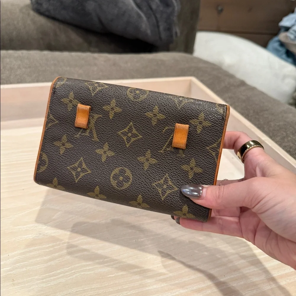 Louis Vuitton Florentine Belt Bag - Picture 6 of 12